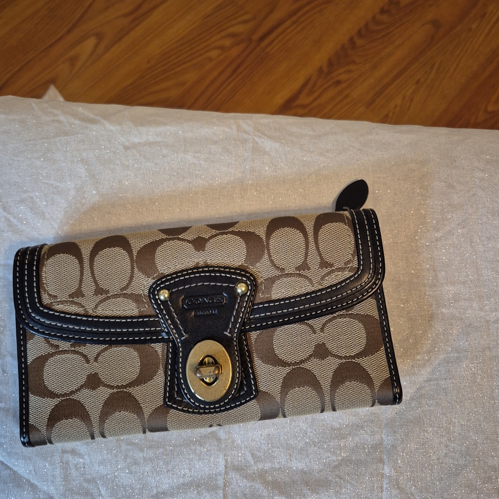Coach Signature Canvas Wallet